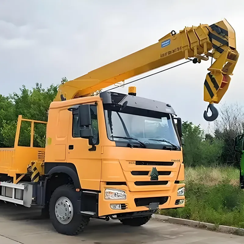 Sinotruk HOWO7 Truck Mounted Crane